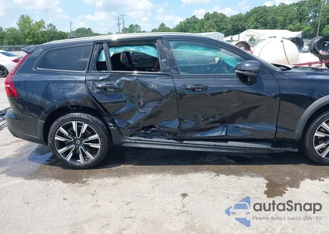 2021 Volvo V60 Cross Country T5 from USA, damaged, VIN YV4102WK3M1074020